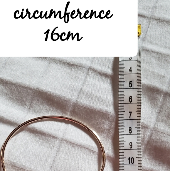 GUESS Authentic Gold Bracelet - Picture 13 of 14